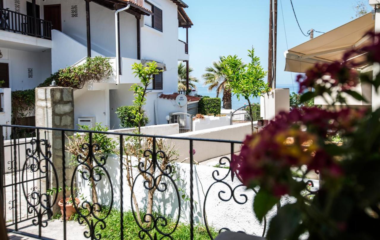 Beachfront deluxe apt. Pefkochori Extérieur photo